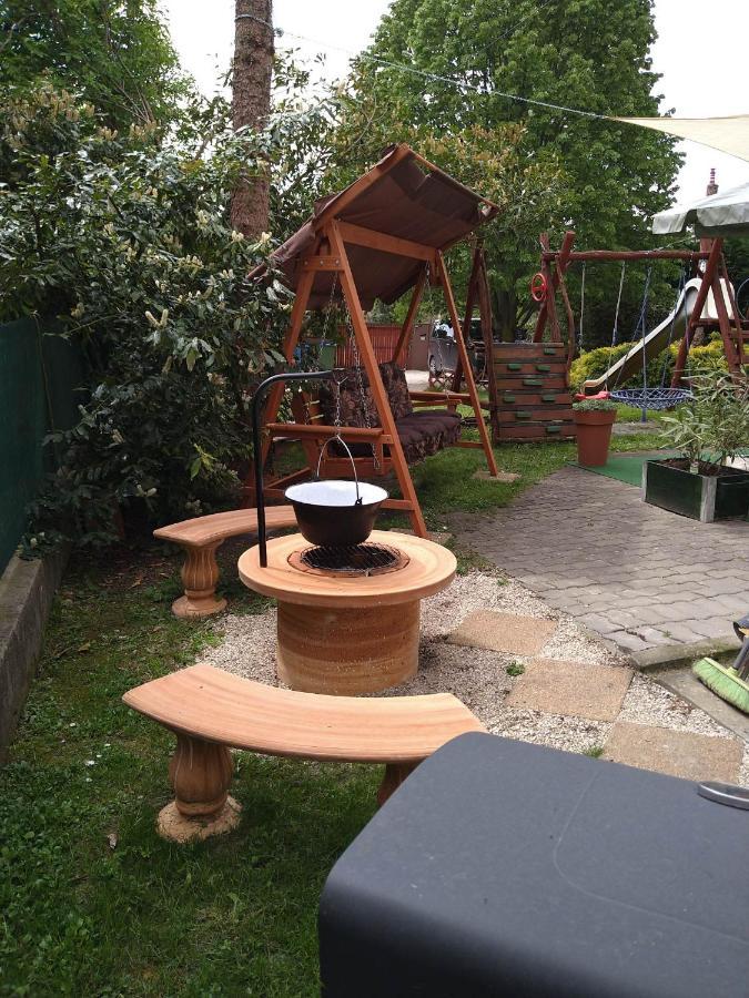 Liliana Vendeghaz Lägenhet Balatonfůzfő Exteriör bild