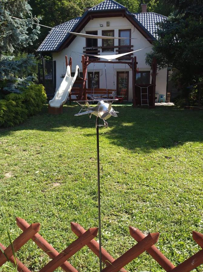Liliana Vendeghaz Lägenhet Balatonfůzfő Exteriör bild